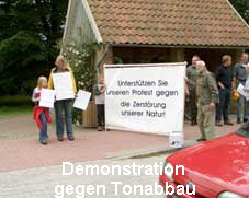 Demonstration
gegen Tonabbau